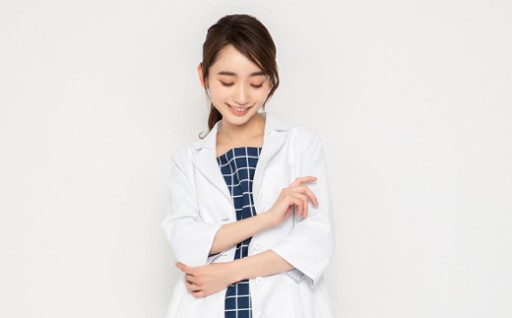 高機能で程よい厚みの1番人気のおしゃれな女性医師用白衣🥼
