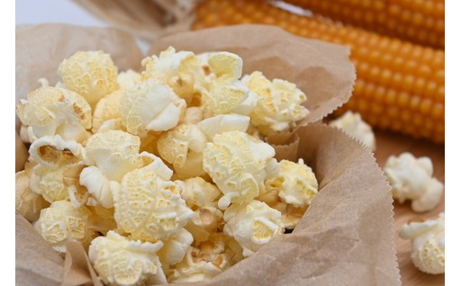 手間暇かけて仕上げた、天日干しポップコーン「まるポップ」