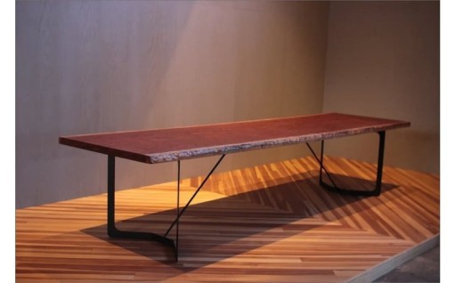 大きなサイズの天然ブビンガの一枚板🌳