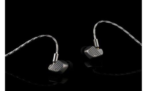 final 新 フラッグシップ 有線イヤホン A10000　 ダイヤモンド振動板/高音質/最高峰/プレミアム