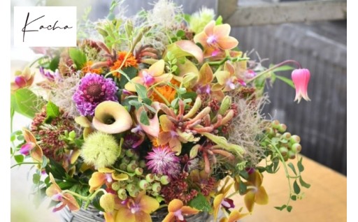 季節のお花を取り合わせたフラワーアレンジメント