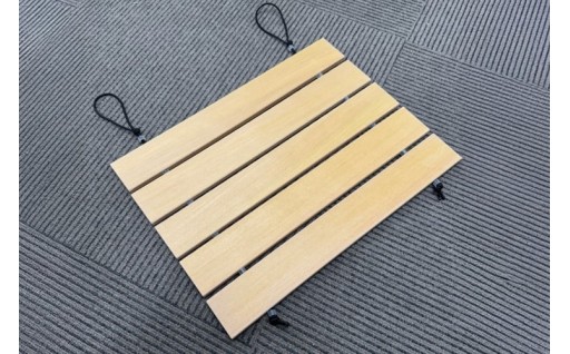 水に強く朽ちにくい、ヒバ材のサウナマット。