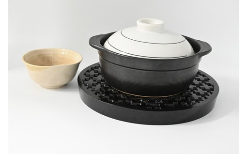 他にはないオリジナルの逸品！独特の質感と安定感、優れた耐熱性を備えた鍋敷きはいかがでしょう！