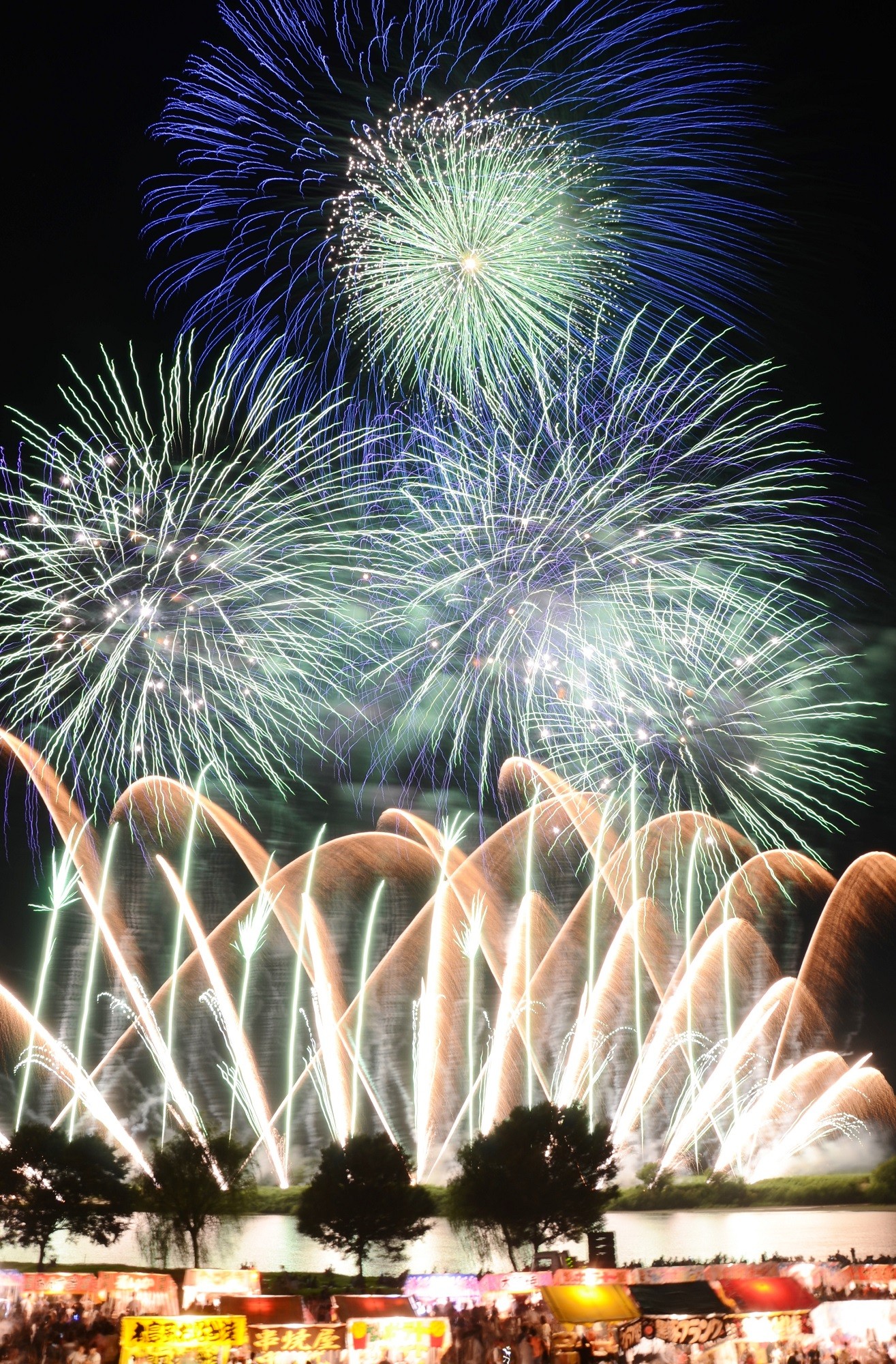 きふたび特集 夏の夜空に咲き乱れる 花火特集 きふたび きふ をして たび に出よう