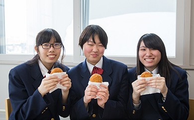 遠別商工会女性部手作りによる「えんべつコロッケ」