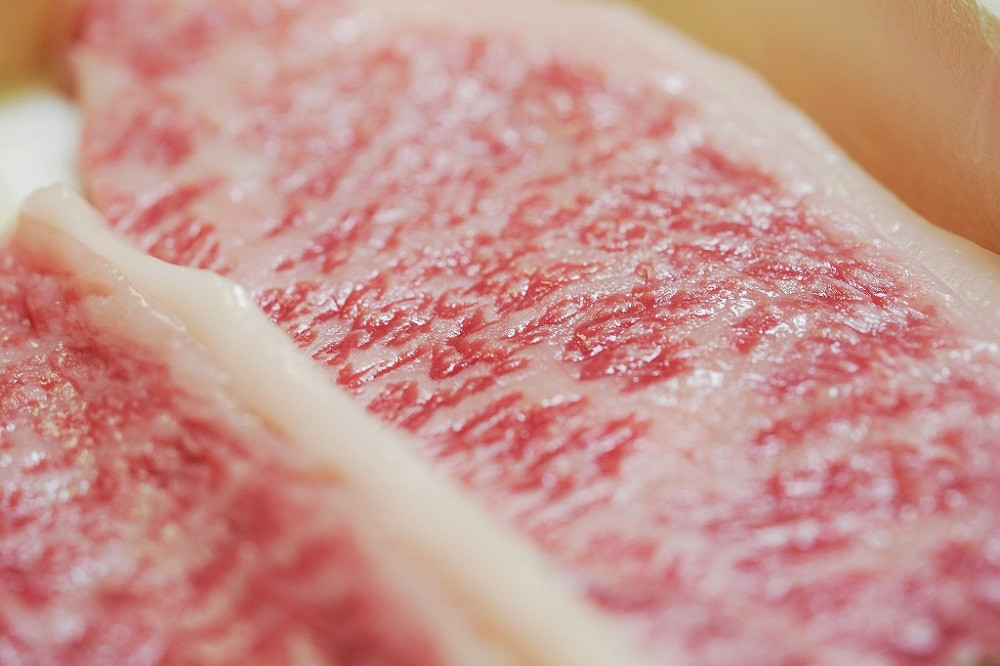 肉質の良い”牝牛”のみを大切に育てた「神戸ビーフ」