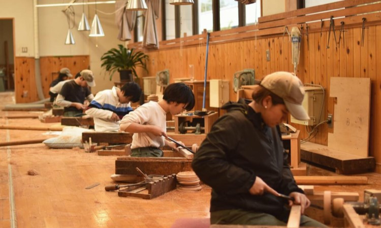 長野県上松町の若手木工家たちの挑戦！AGEMATSU WOOD LIFE MAKING｜ふるさとチョイス - ふるさと納税サイト