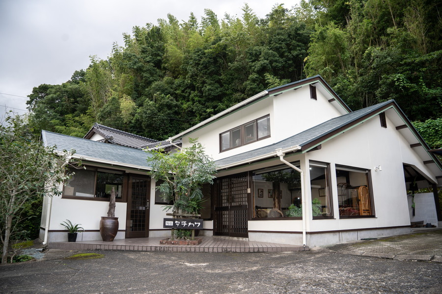 佐賀県伊万里市の伊万里焼の可能性を広げる ジュエリーの新ジャンル