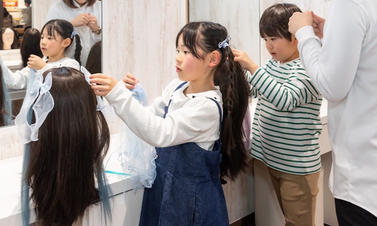 《スタイリスト》ヘアアレンジに挑戦！