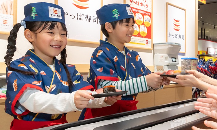 《すし職人》自分で握るお寿司はおいしさ100点満点！