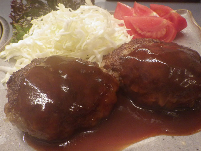 通常のハンバーグより大きめの150gとなっております!