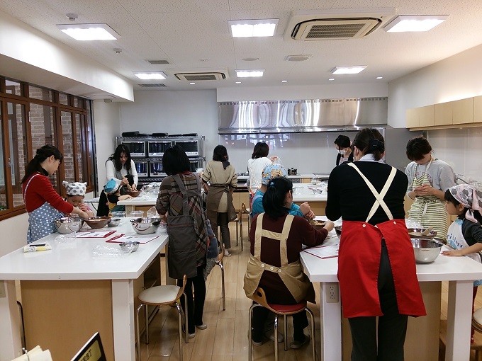 近年、味噌づくり教室が盛り上がってきています。