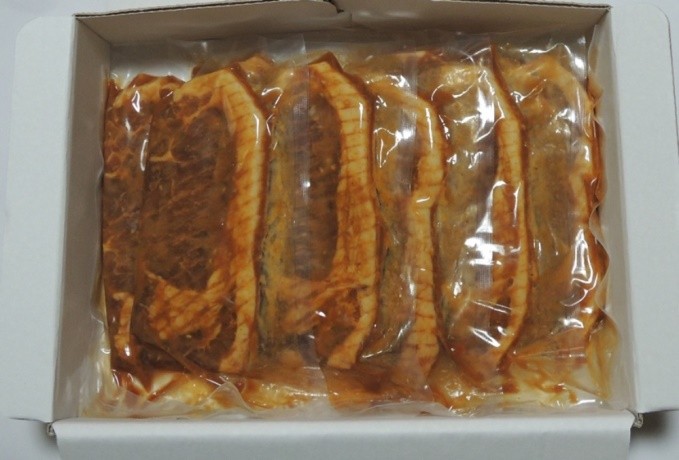 絶妙の赤身と脂身のバランスでカットしたロース肉を使用!