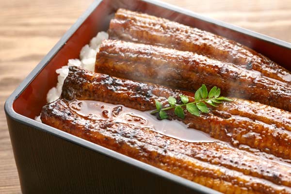 創業以来受け継いだ秘伝のタレで4回つけ焼きしました