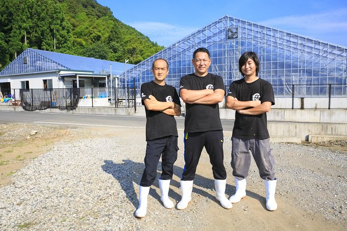 うなぎの匠が水質・温度・餌にこだわり、稚魚から愛情かけて育てます