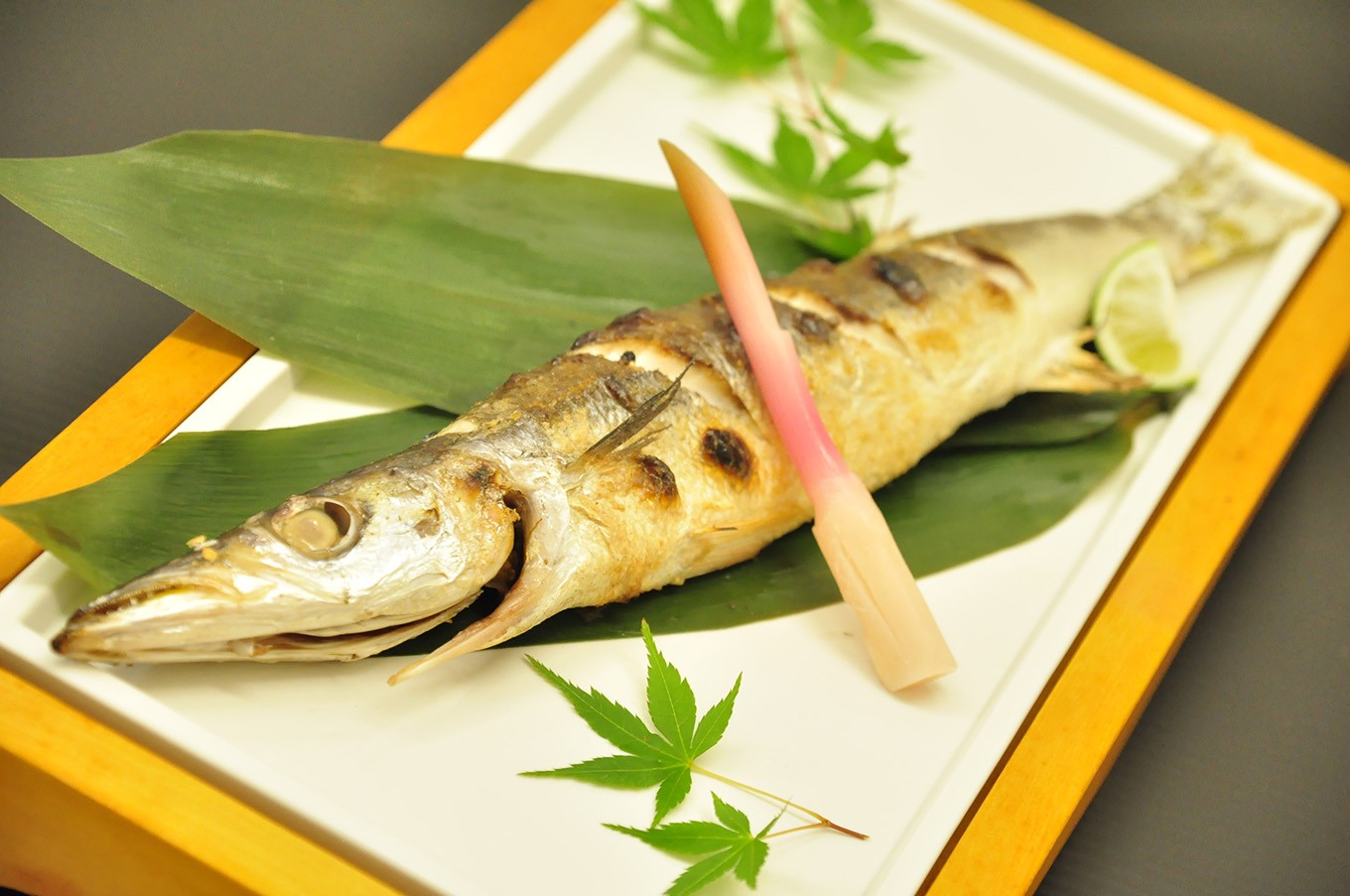 切れ目を入れてから塩をふって焼くと、塩味がしっかり。