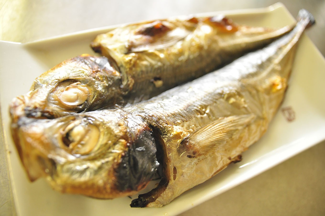 お茶の効果で魚の生臭さが抑えられています。ふわふわ食感のアジです。