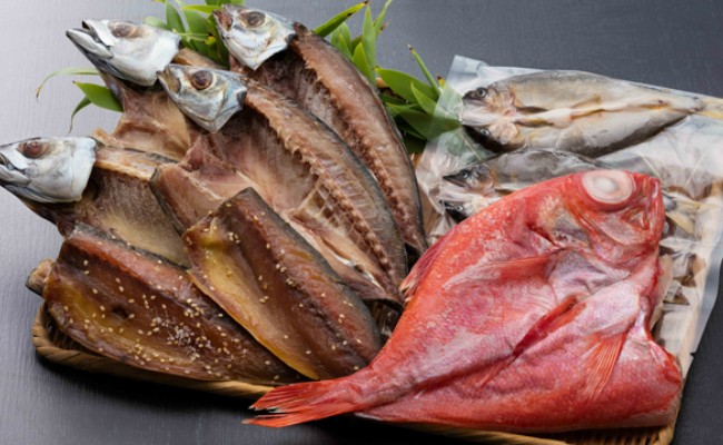 室戸の恵み!!金目鯛、鮎、アジ、サバ、イカ、フグの干物セットです。