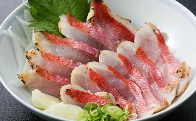 室戸産の『金目鯛』は鮮度が抜群です。豪華なタタキをご自宅でどうぞ。