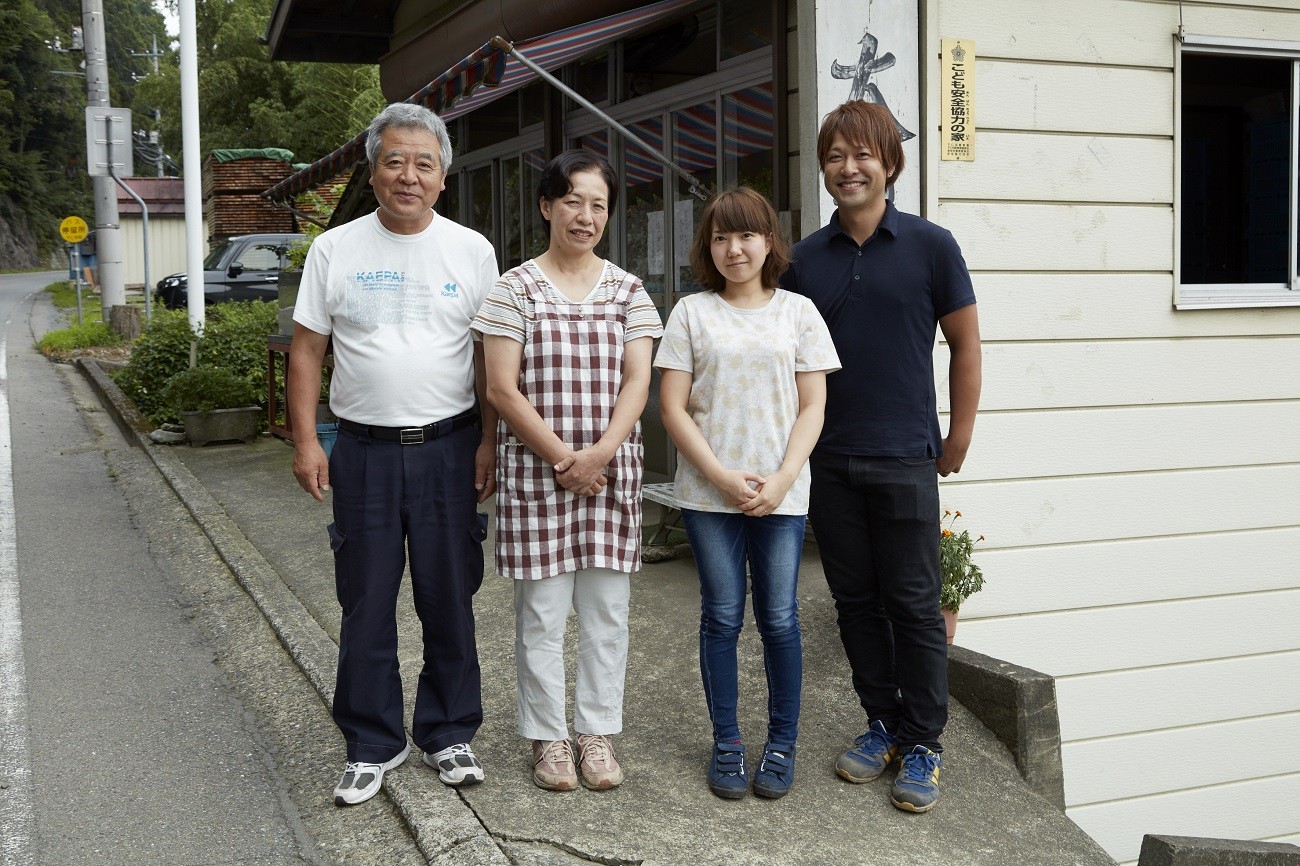生産者の神戸さんご家族