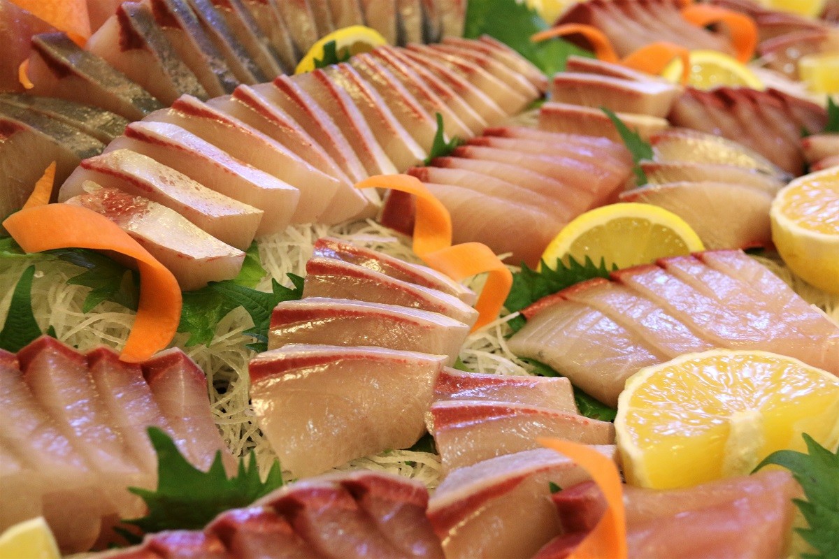 まずは定番の刺身で味力を感じる