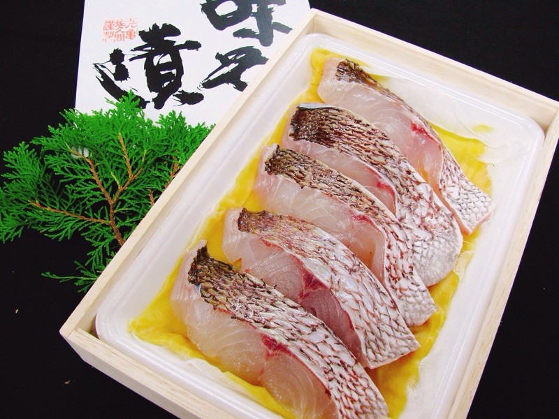 瀬戸内海で水揚げされた身の引き締まった鯛を使って味噌漬にしました!