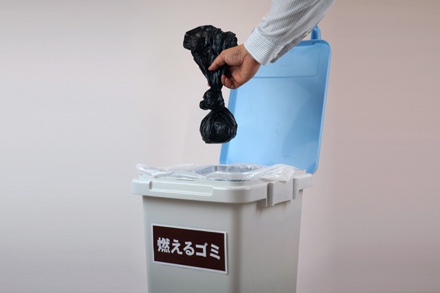 手順3:あとは、持ち運び袋に入れ、袋ごと可燃ごみとして処理。
