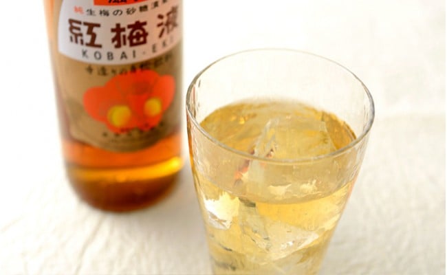 土蔵の壷で長年熟成　「紅梅液」　550ml×2本 [№5892-0076]