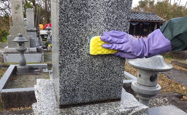 墓地清掃サービス ふるさとしばたきれいにしよで 水洗い洗浄 【 墓地 清掃 サービス お墓掃除 お墓 管理 代行 掃除 洗浄 水洗い お墓参り  地域密着 お盆 お彼岸 小池組 写真 報告 I05 】 - 新潟県新発田市｜ふるさとチョイス - ふるさと納税サイト