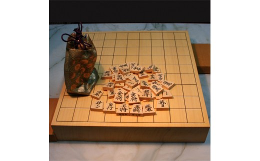 【山形県天童市】03R8002　将棋駒と将棋盤のセット(銘彫・卓上盤)