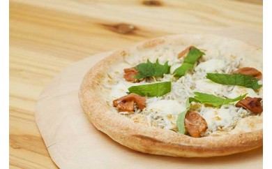 【兵庫県南あわじ市】手作り極上冷凍ピザ「福良湾の釜揚げしらすと梅肉PIZZA」３枚セット