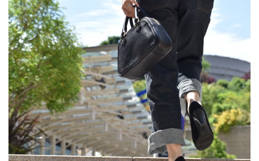 (ブラック)色違いで持ってる人も多い定番のバッグです。