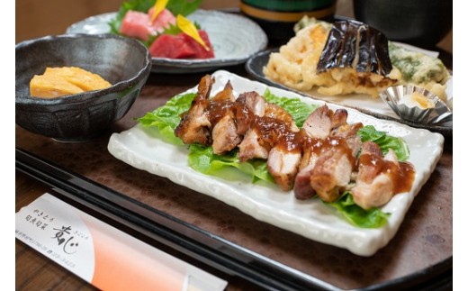 メイン料理の鶏ステーキは、この辺りでは有名な「播州百日どり」。絶妙の歯ごたえと、コクのあるうま味をお楽しみください。