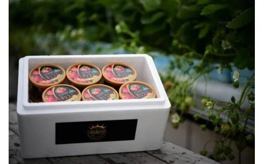 浦河産夏いちご「すずあかね」と北海道産のしぼりたて牛乳から作ったアイスクリームです。