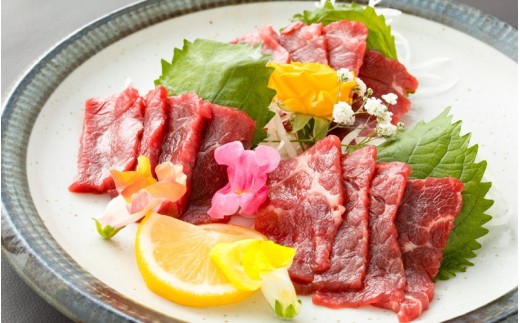 馬肉本来の旨味が味わえる、貴重な【純国産】上赤身馬刺しを、たっぷり500gご用意しました。