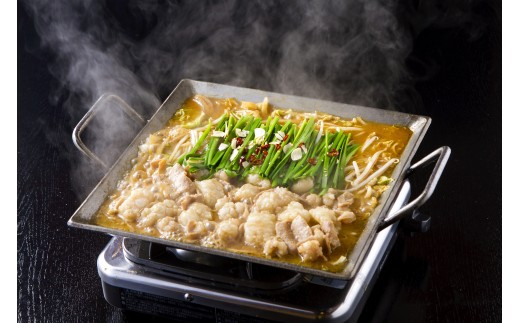 タレと野菜の水分のみで煮焼。ご家庭ではフライパンやホットプレートで再現できます。