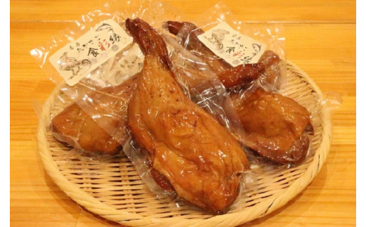 【兵庫県高砂市】骨付き鶏もも肉（ローストチキン）のこだわりの燻製（４本入り　１本あたり約２５０ｇ　全 １ ｋｇ以上 ！）