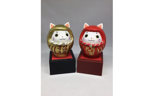 猫だるま「だるまニャン子」赤と金（台座付き） - 群馬県玉村町
