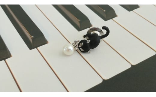 【三重県鳥羽市】I-92伊勢志摩あこや本真珠ピンブローチ・黒ねこ