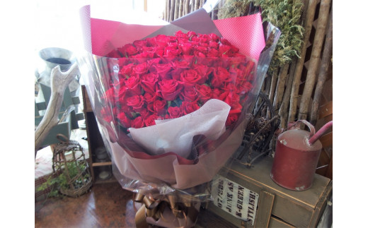 108本のバラの花束