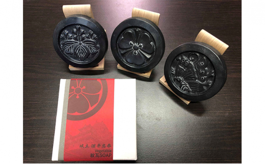 [№5258-0005]姫路城紋瓦石鹸（3セット）飾り台付