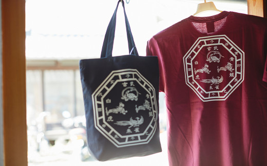 ふるさと納税 カバン トートバッグ 奈良県 明日香村 キトラ四神トートバッグ（黒）＆Tシャツ（ワイン・LLサイズ）セット 四神トートバッグ（黒）＆四神Ｔシャ… sd1_3d89145f5e953eddc6e6fc0827