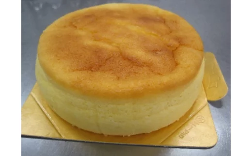 【広島県竹原市】A354  15cmホールケーキ２種（チーズケーキ，あんずの焼菓子）とアップルパイ（8ｃｍ×10ｃｍ）2個【思いやり型返礼品】