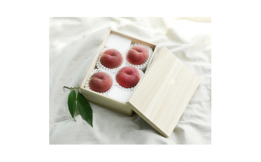 やまなし内藤農園>ジュエリーピーチ(R)白桃 2.1kg程度(桐箱)5 やまなし内藤農園>ジュエリーピーチ(R)白桃 2.1kg程度(桐箱)5