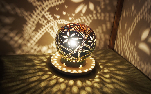 陶器のランプシェード『光の花』 手作り 陶器 ランプ 照明 - 福岡県