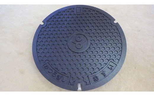奈良県葛城市 和柄亀甲デザイン 未使用マンホール鉄蓋【kgsi001