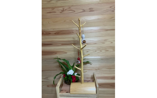 ふるさと納税 奈良県 宇陀市 自然木のやさしさを　元祖　宇陀木　トンガリ　小物掛け　小　（B22_8-3）／カラビナ企画　一点物　ヒノキ　檜　スタンド　インテ… 自然木のやさしさを　元祖　宇陀木　トンガリ　小物掛け（B22_8-1）／カラビナ企画　一点物　ヒノキ　檜　スタンド　インテリア　家具　奈良県　宇陀市