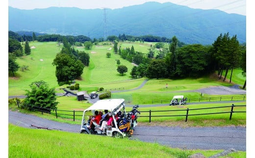 C-008 長瀞カントリークラブ平日2名様プレー券 - 埼玉県寄居町