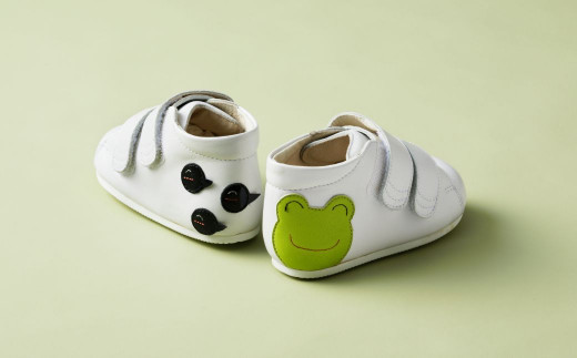 【東京都台東区】ちいくっくR〈あるく機能が目覚めるくつ〉 (サイズ:13.5cm、柄:カエルさん&おたまじゃくしちゃん)