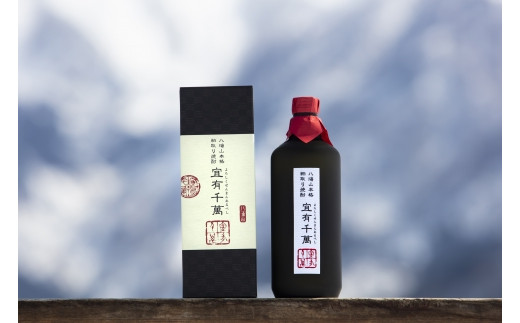 【新潟県南魚沼市】八海山本格粕取り焼酎「宜有千萬」720ml×1本